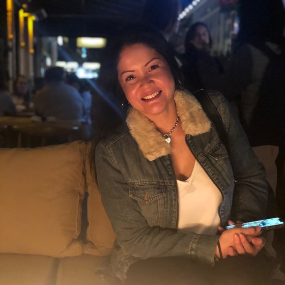 Meet your Posher, Kim - Picture 1 of 1